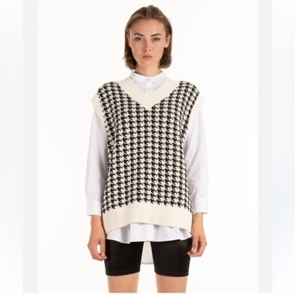 Oversized Cotton Blend Beige & Black Houndstooth Pattern Knit Vest